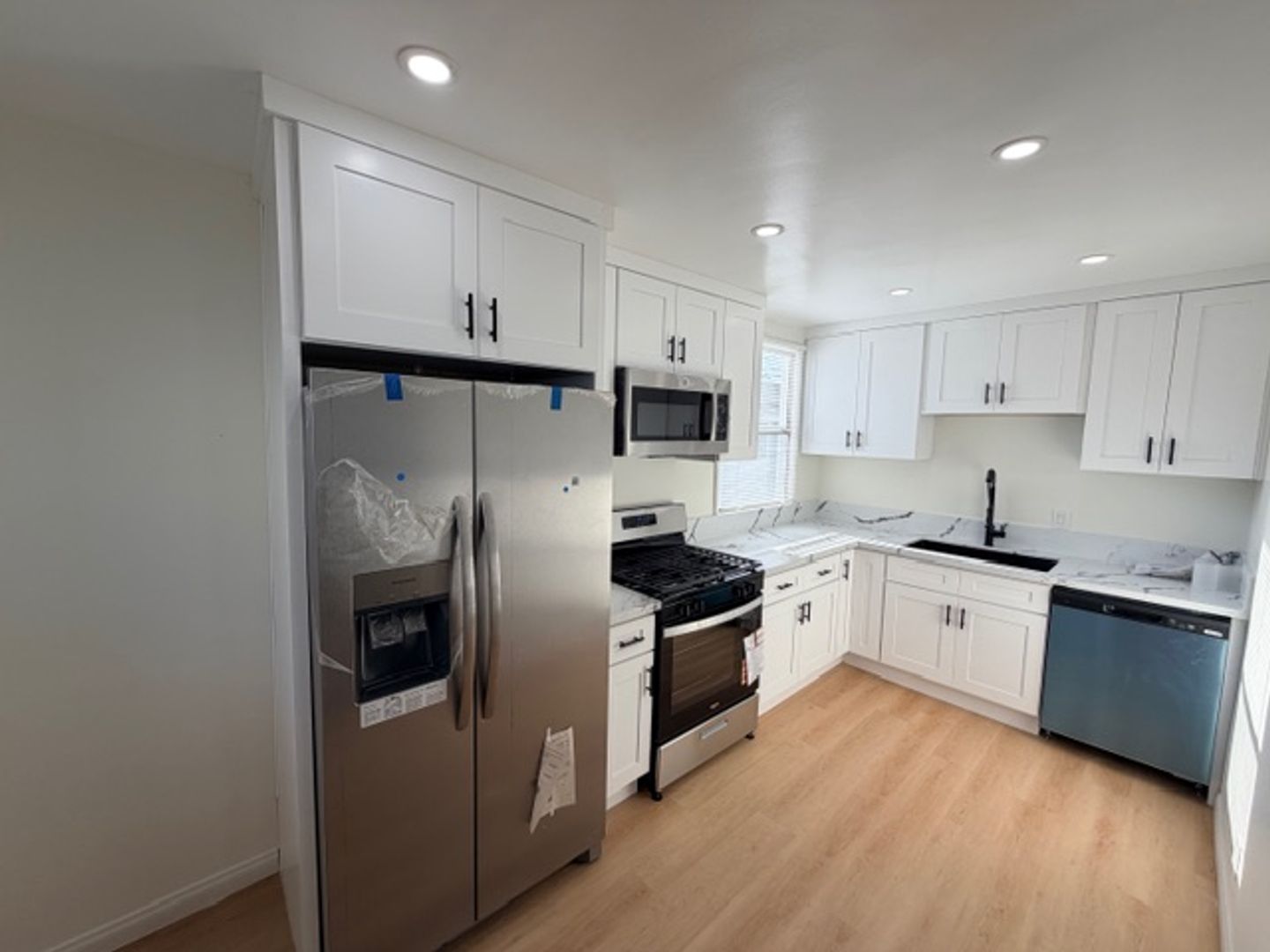 Long Beach Apartment: 4510-4520 N Banner Dr