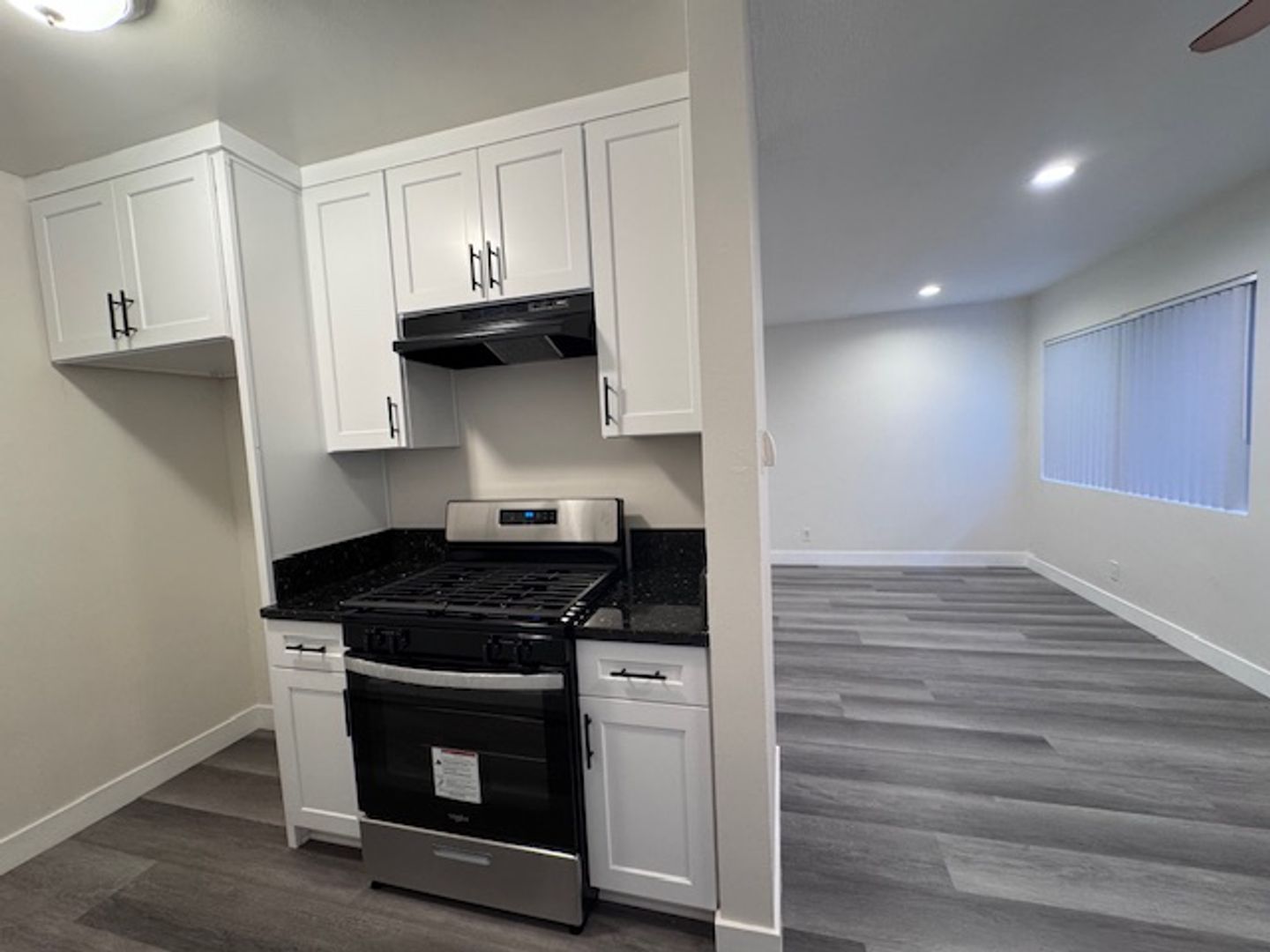 Long Beach Apartment: 1860 Pacific Ave