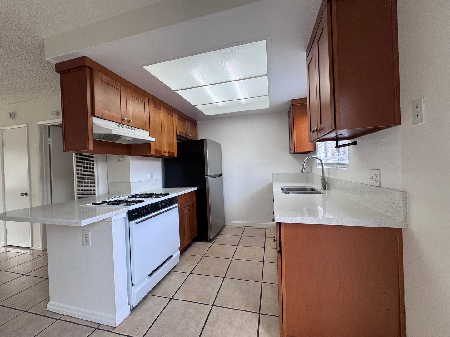Huntington Beach Apartment: 7771 Sycamore Dr