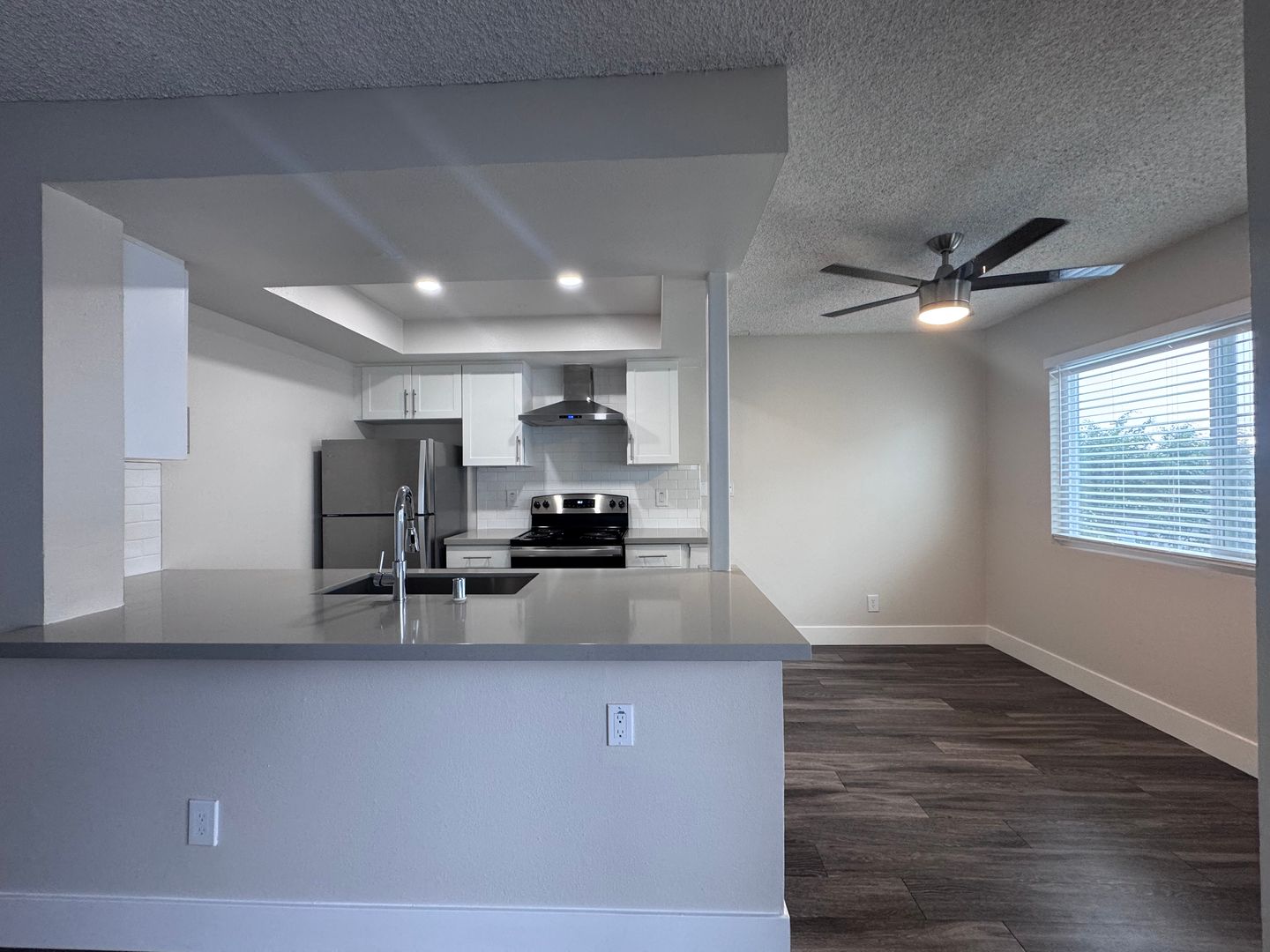 Long Beach Apartment: 425 Coronado Ave