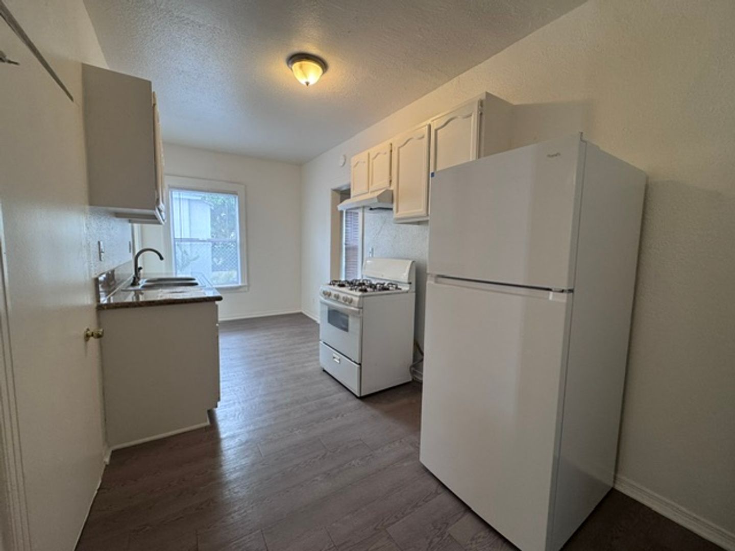 Long Beach Apartment: 1022-1028 Martin Luther King Jr Ave