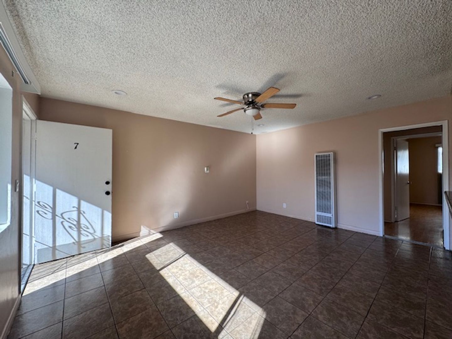 Long Beach Apartment: 1120 Stanley Ave