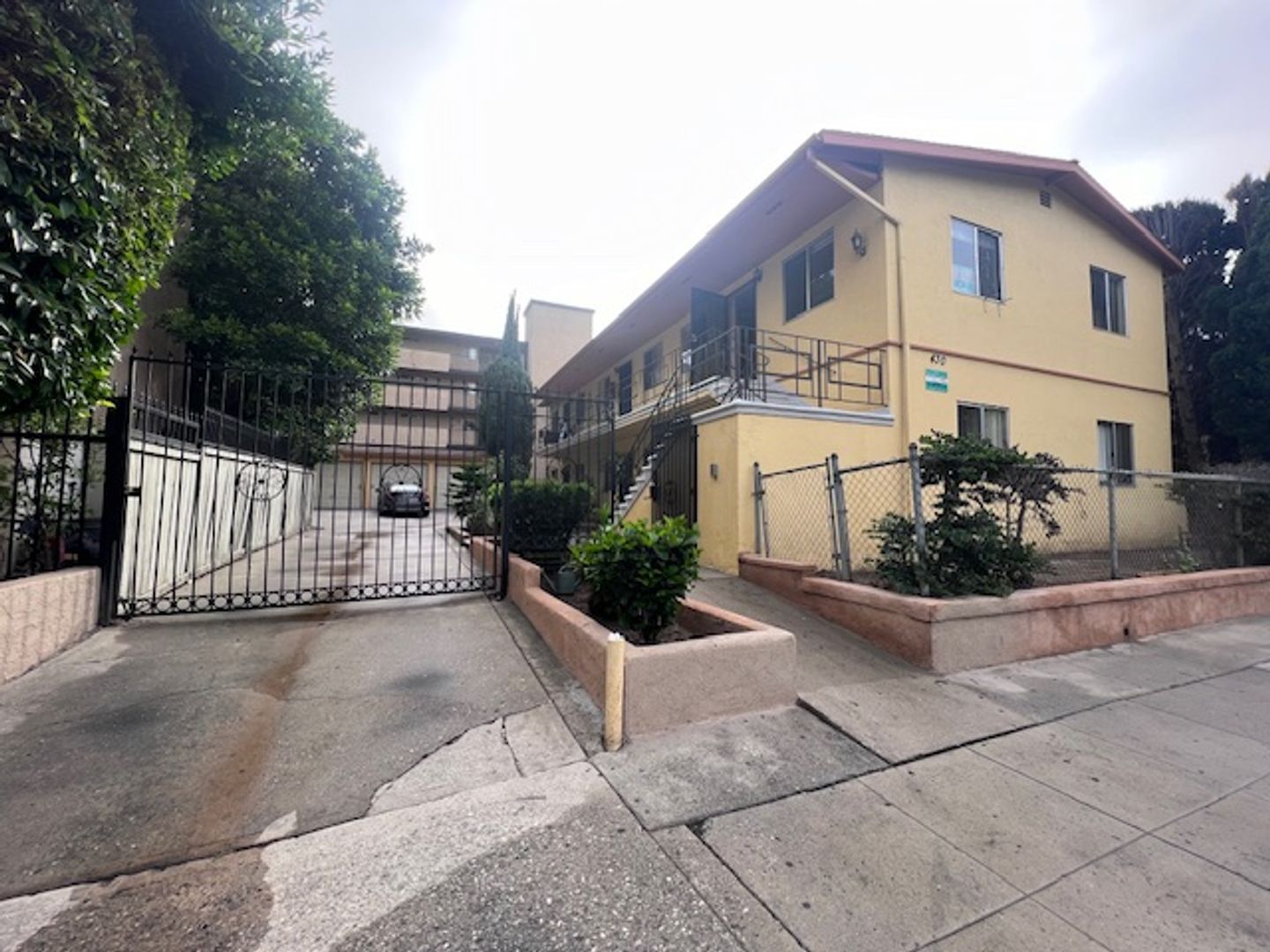 Long Beach Apartment: 430 Golden Ave