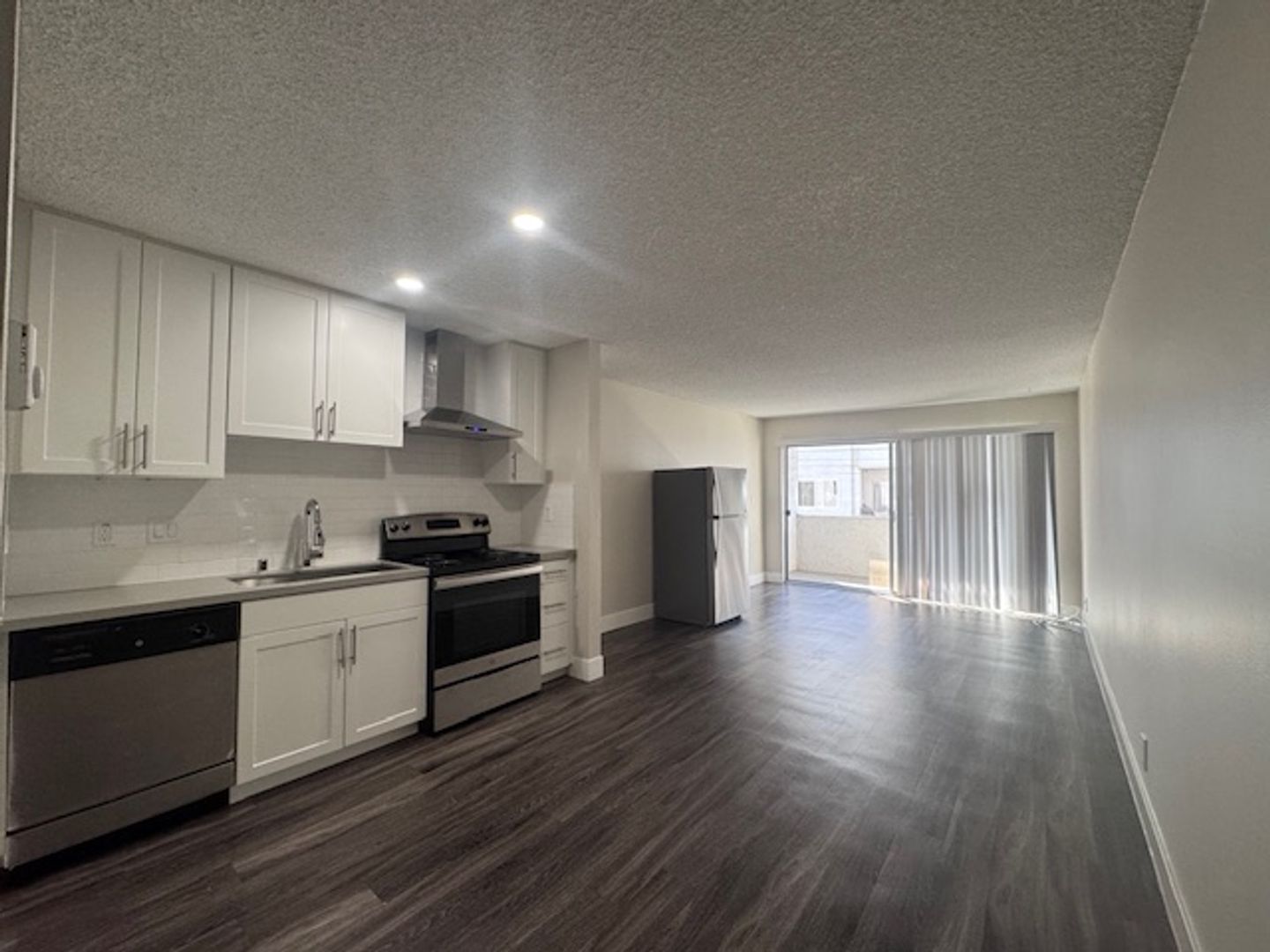 Long Beach Apartment: 425 Coronado Ave