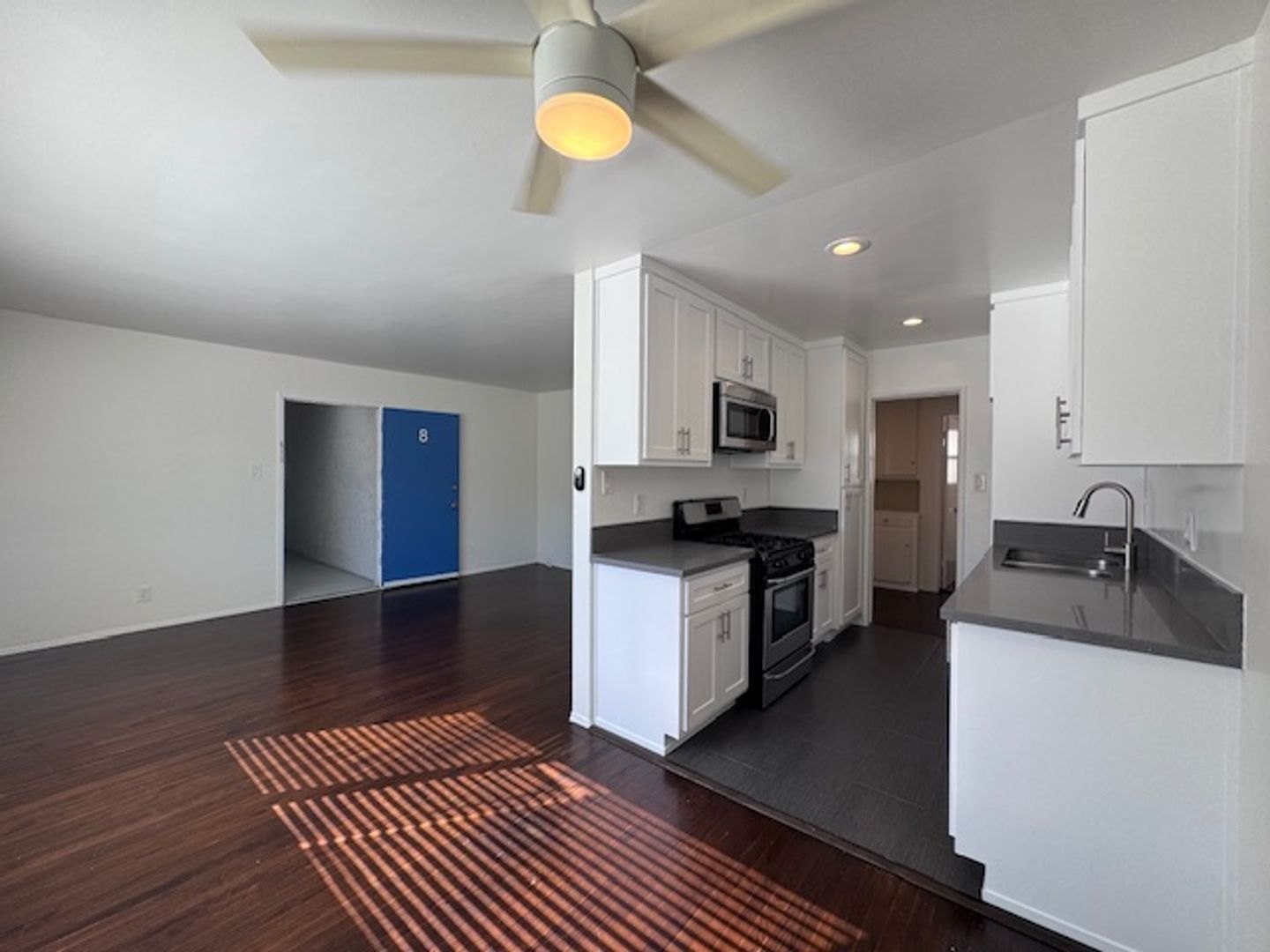 Long Beach Apartment: 1309 E Appleton