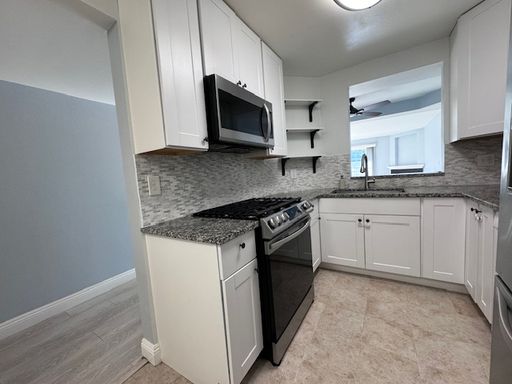 Beautiful Condo Near Shoreline & Downtown. – photo 1