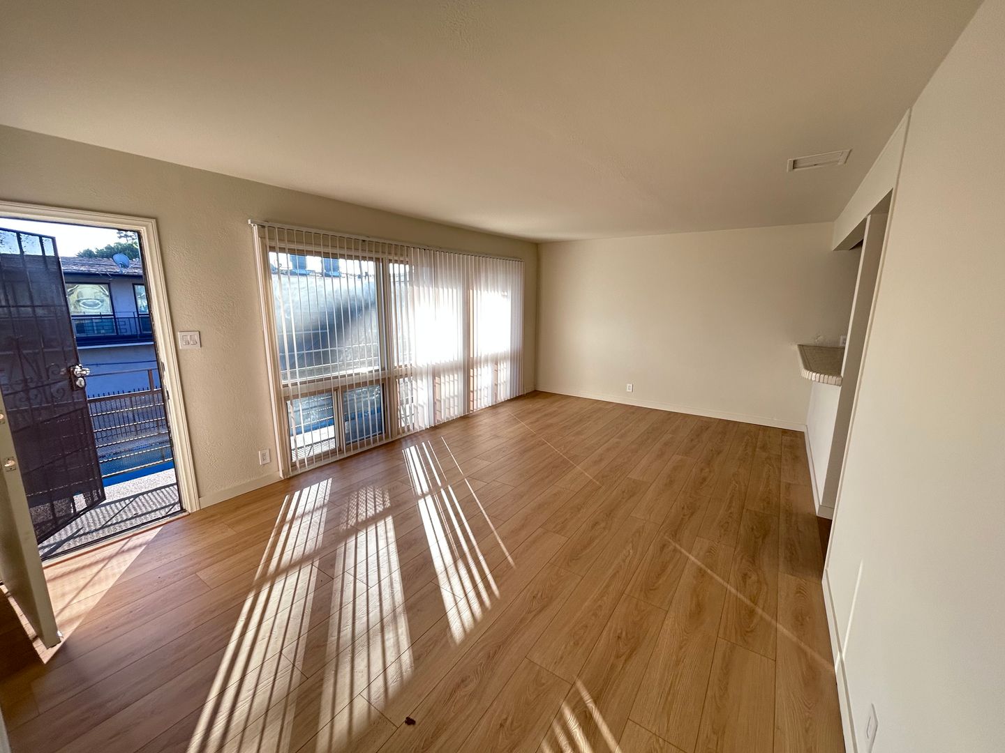 Inglewood Apartment: 10242 Darby Ave