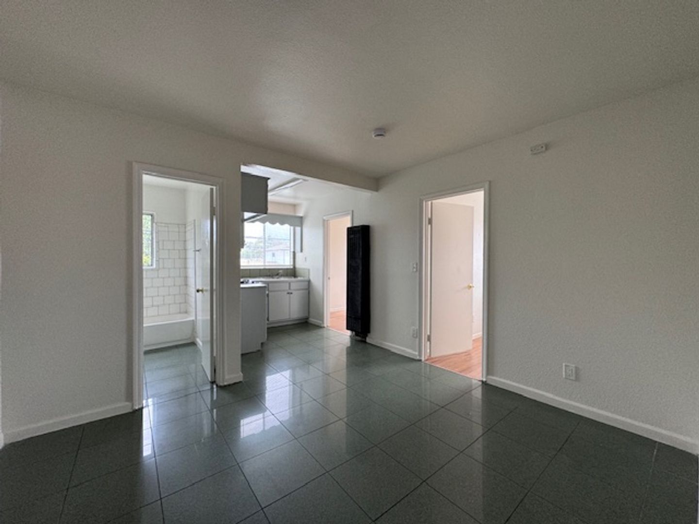 Long Beach Apartment: 1561 W Pacific Coast Hwy