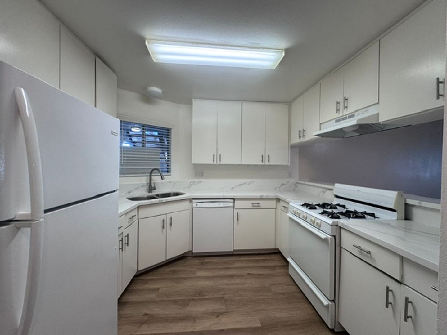 Long Beach Apartment: 1061 Dawson