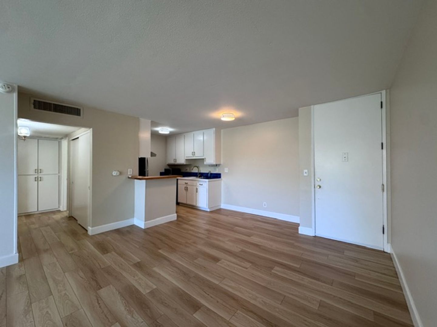Long Beach Condo: 576 Bellflower Blvd