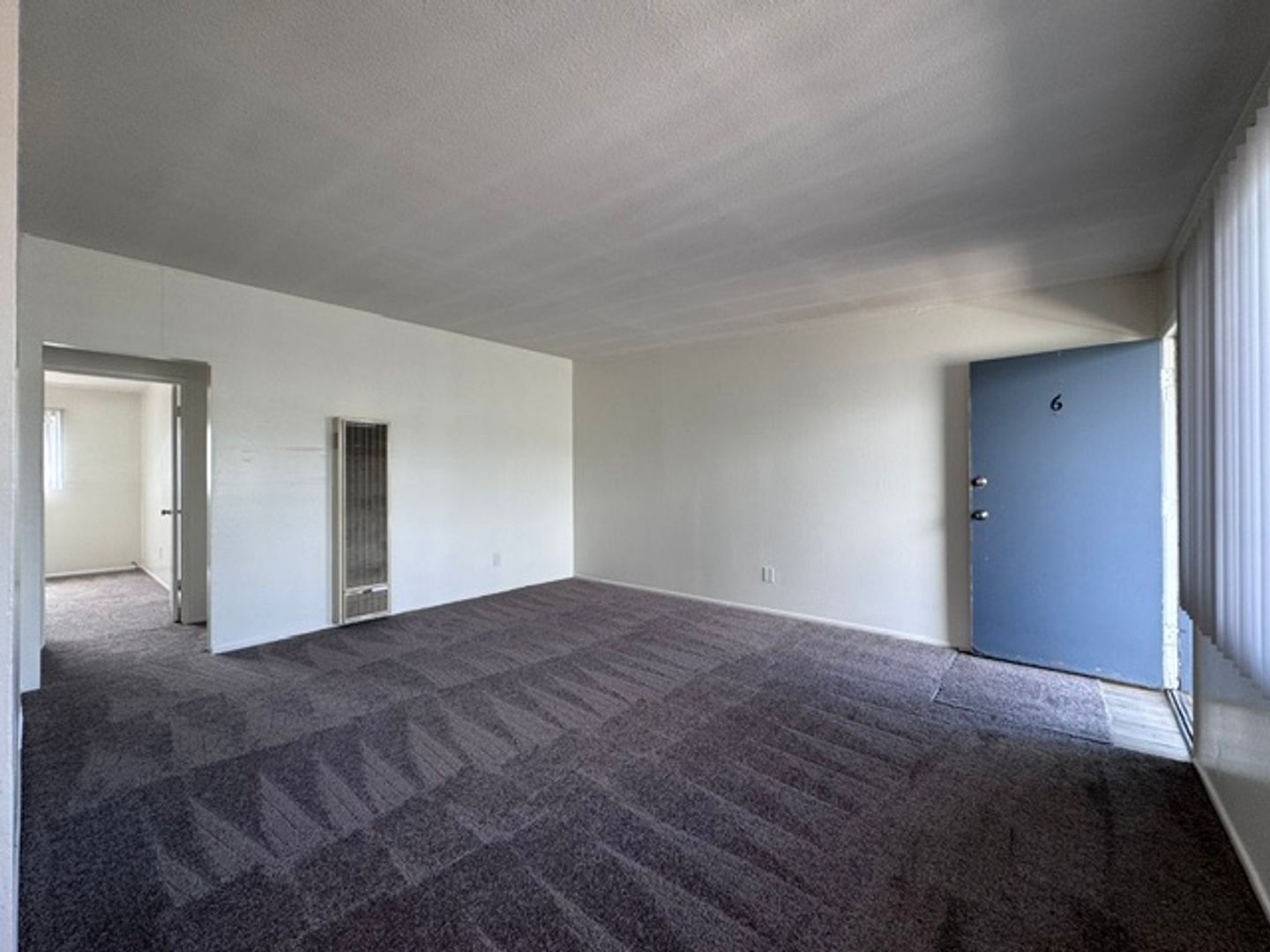 Long Beach Apartment: 1128 E 12th St