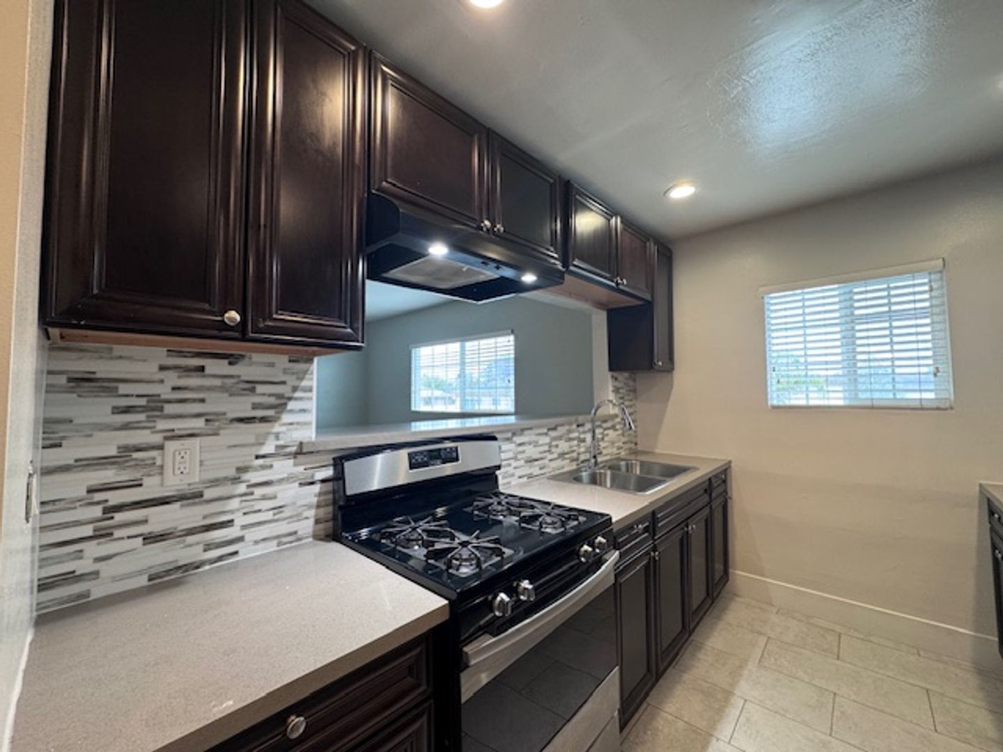Long Beach Apartment: 2015 E 7th St