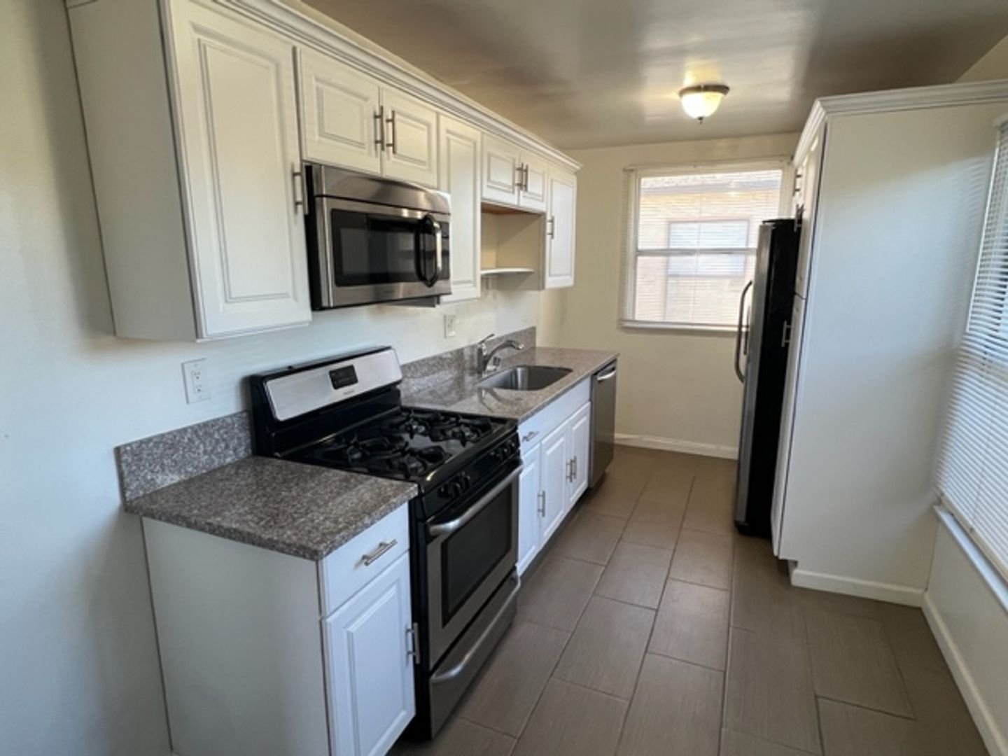 Long Beach Apartment: 4510-4520 N Banner Dr
