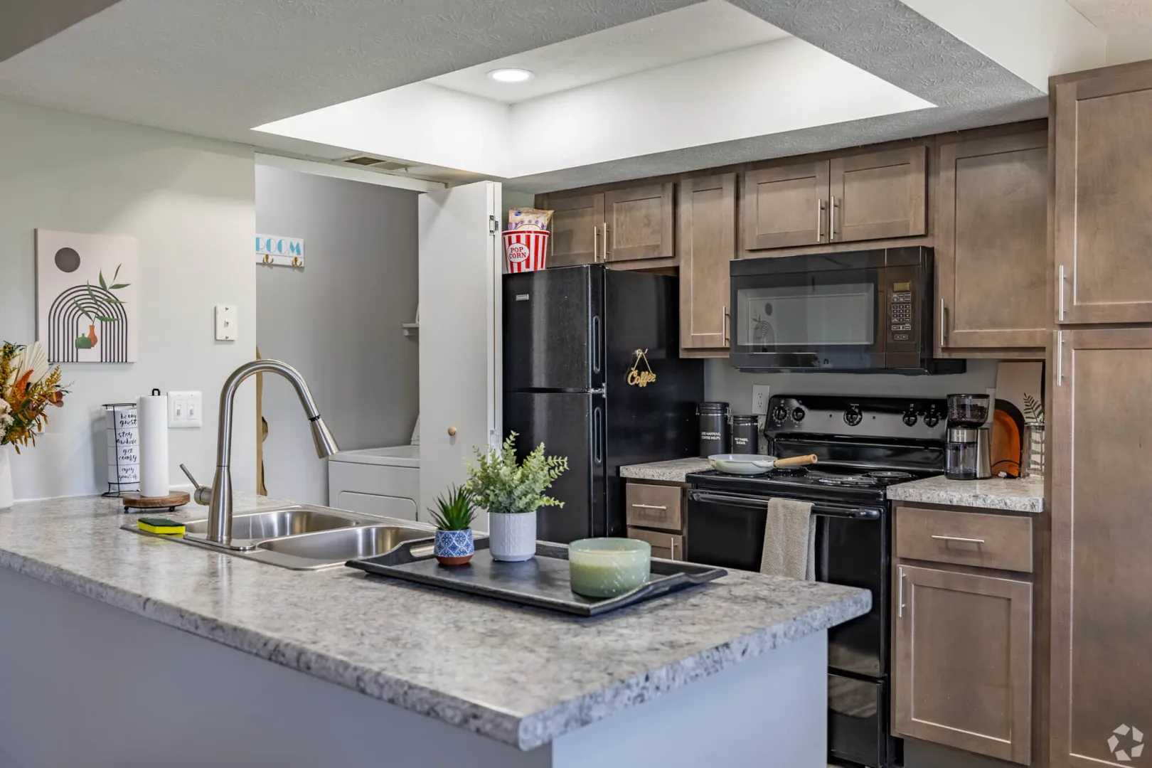 Highland Heights Apartment: 1400 Highland Ridge Blvd.