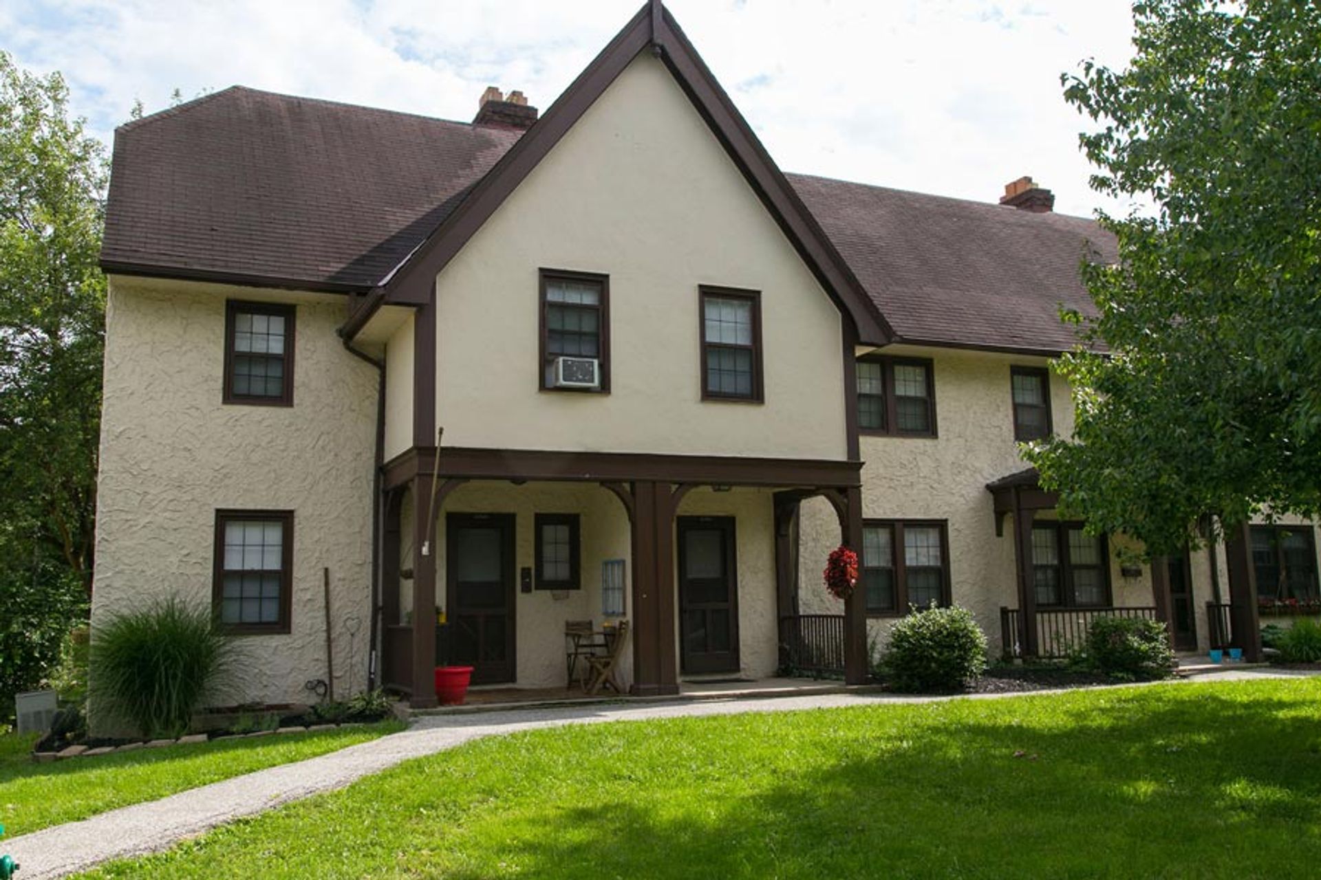 Cincinnati Apartment: 6707 Murray Ave