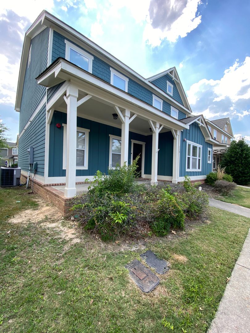 Columbia Apartment: 1929 Bluff Road