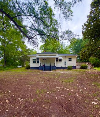 2 Bed 1 Bathroom on 1 Acre of Land
