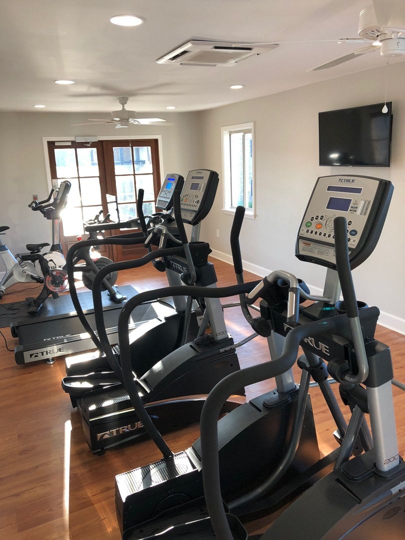 Columbia Apartment: 6530 Davidson Road H2