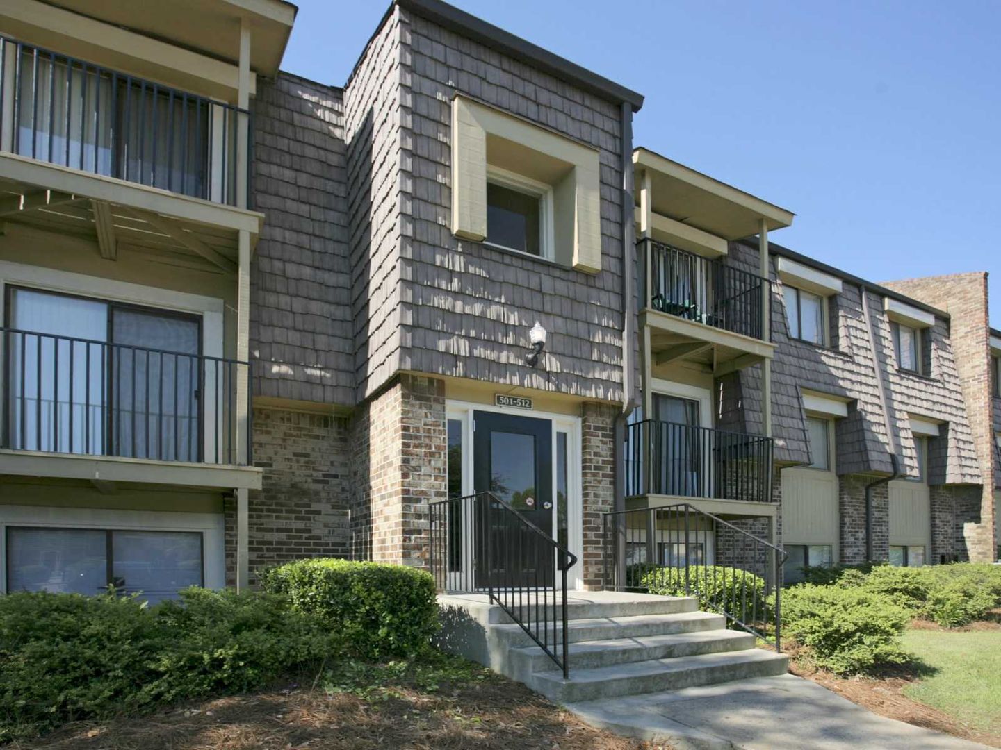 Columbia Apartment: 723 Old Manor Road