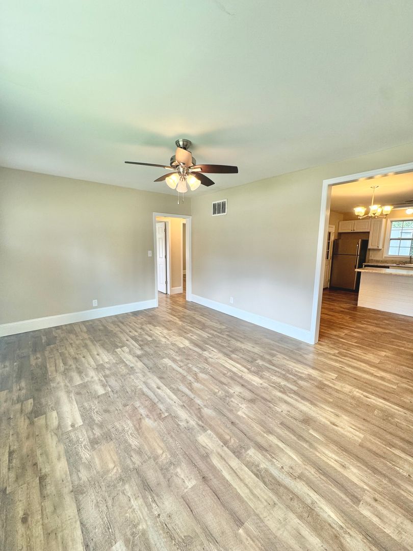 Columbia Apartment: 5308 N Trenholm Road