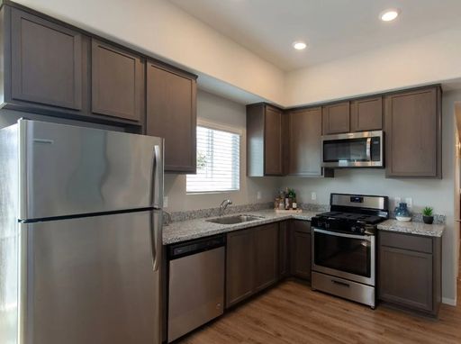 STANDALONE Private 1 Bedroom 1 Bath | Upstairs Standalone Unit with Parking – photo 1