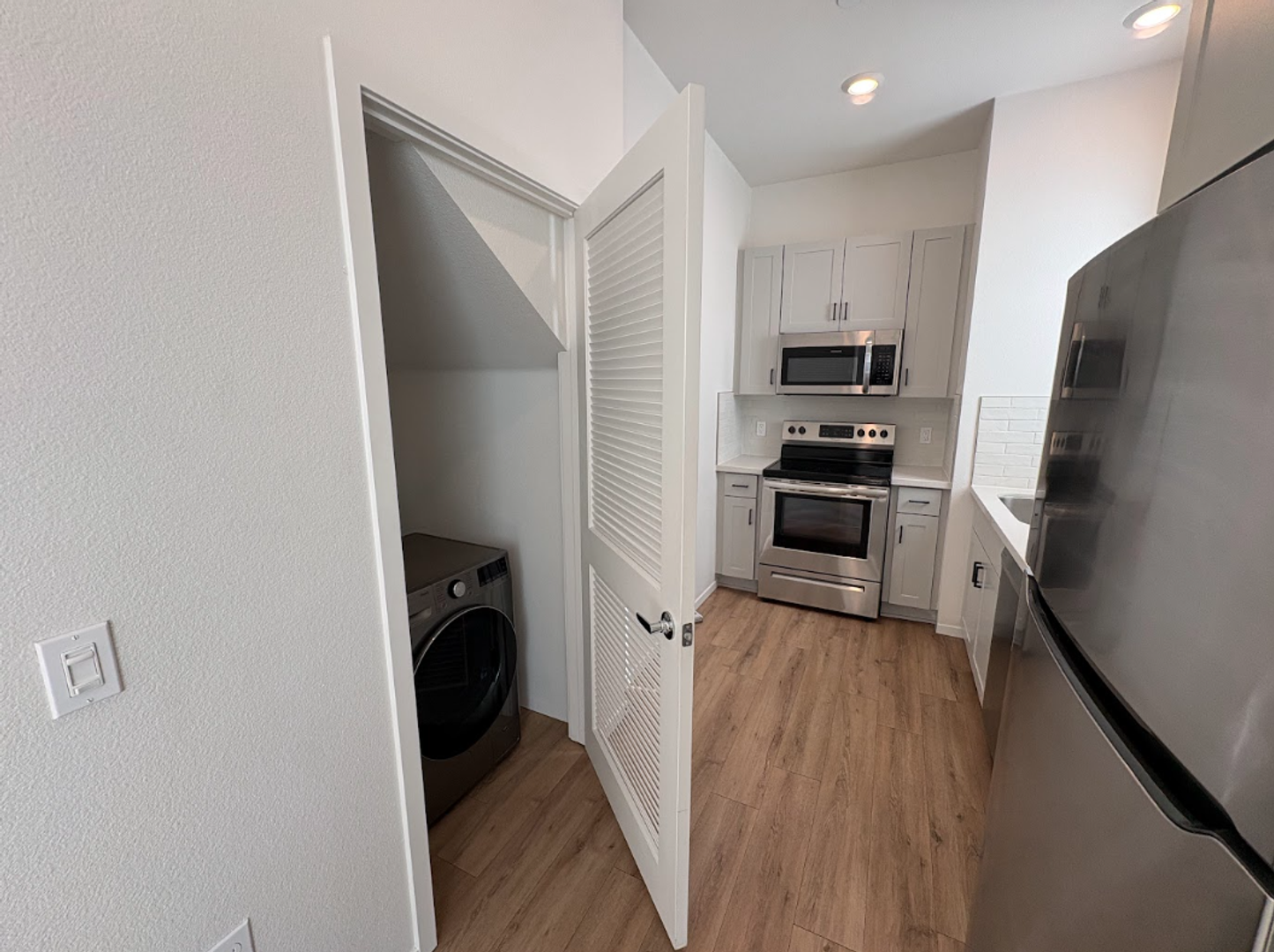 Division &amp; Highland Rowhomes 4 of 9