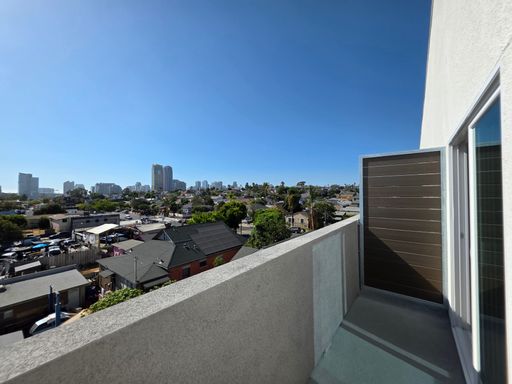 GRAND OPENING! Studio w/ oven, full size fridge, in-unit washer dryer, microwave, and private patio! – photo 1