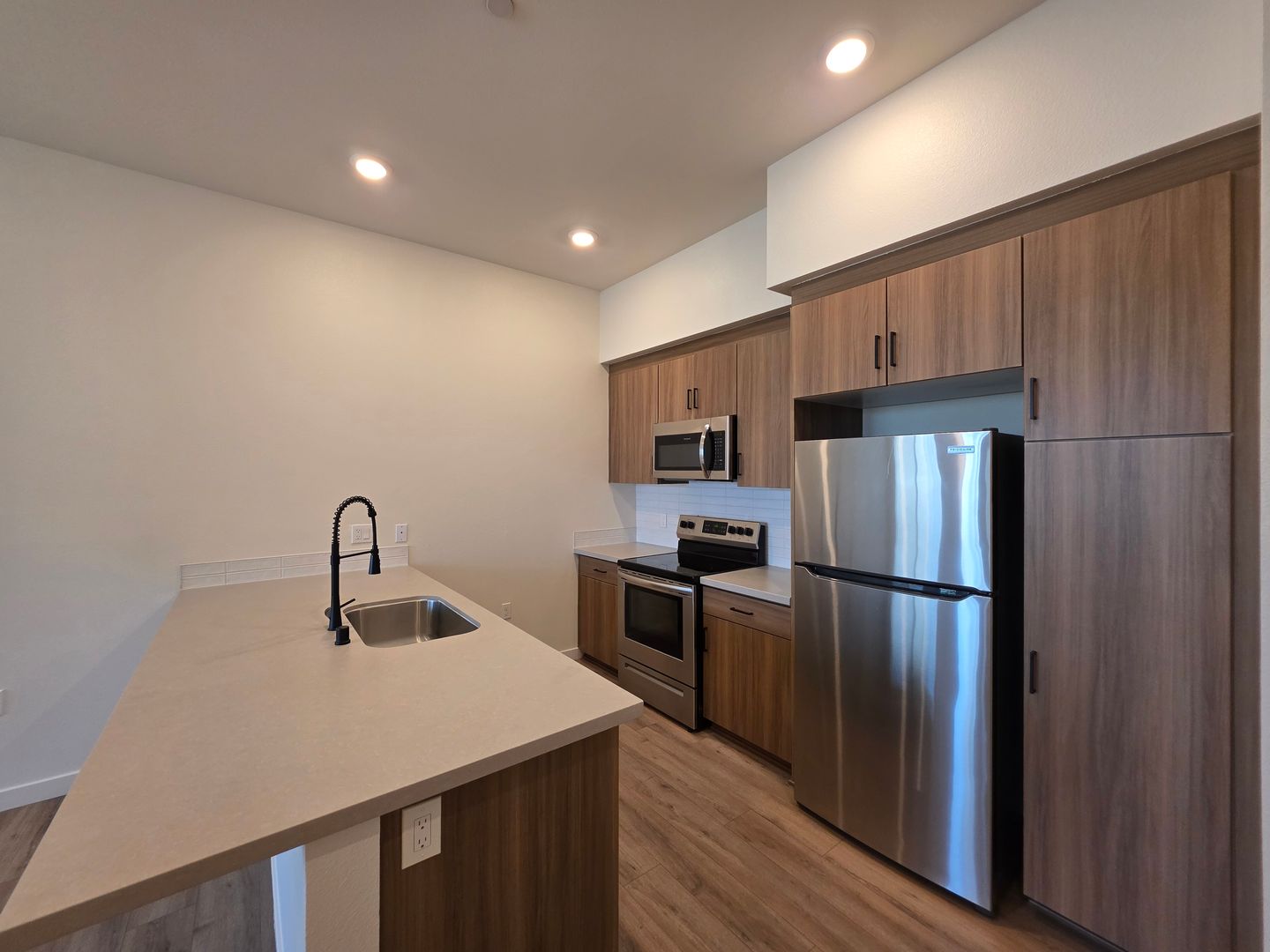 National City Apartment: 611 Highland Avenue