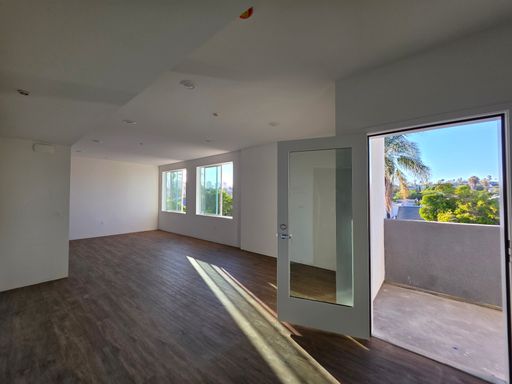 Modern Third Floor Home Near Naval Base with Private Deck and Great Views — Platform 25 – photo 1