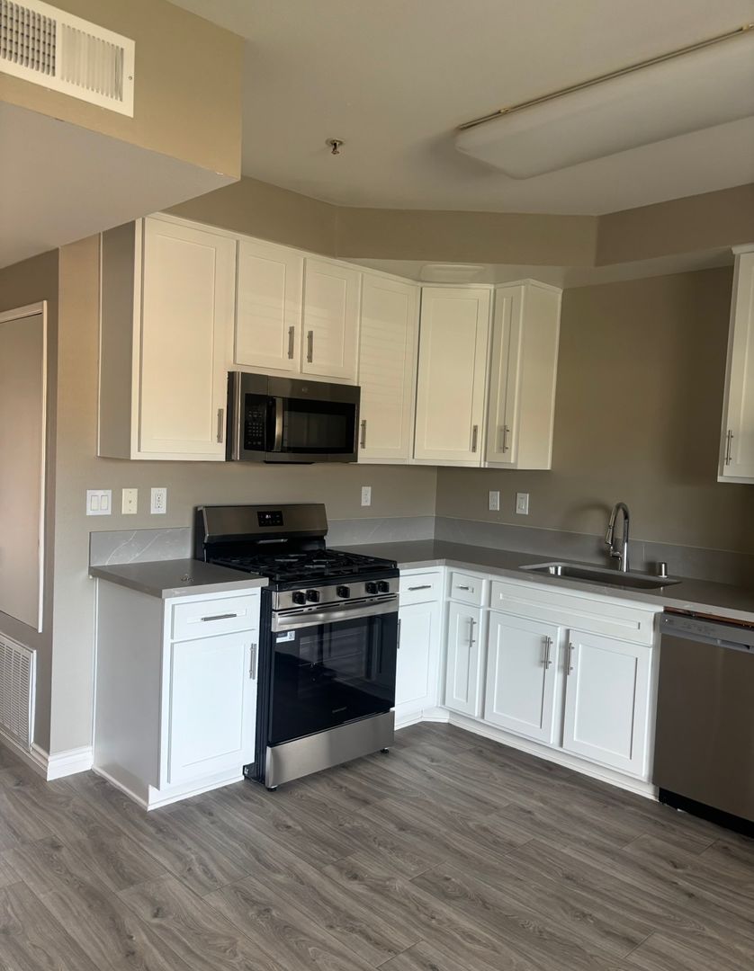 National City Apartment: 840 Palm Ave