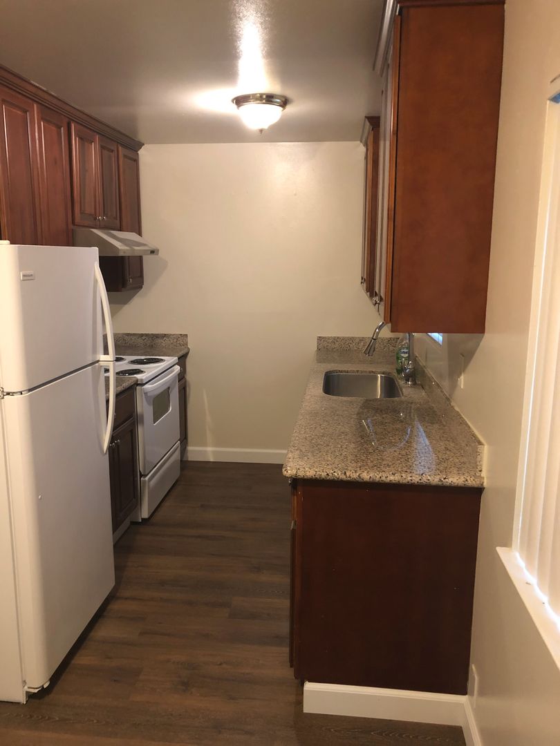 Santa Clara Apartment: 130 Kiely Blvd.