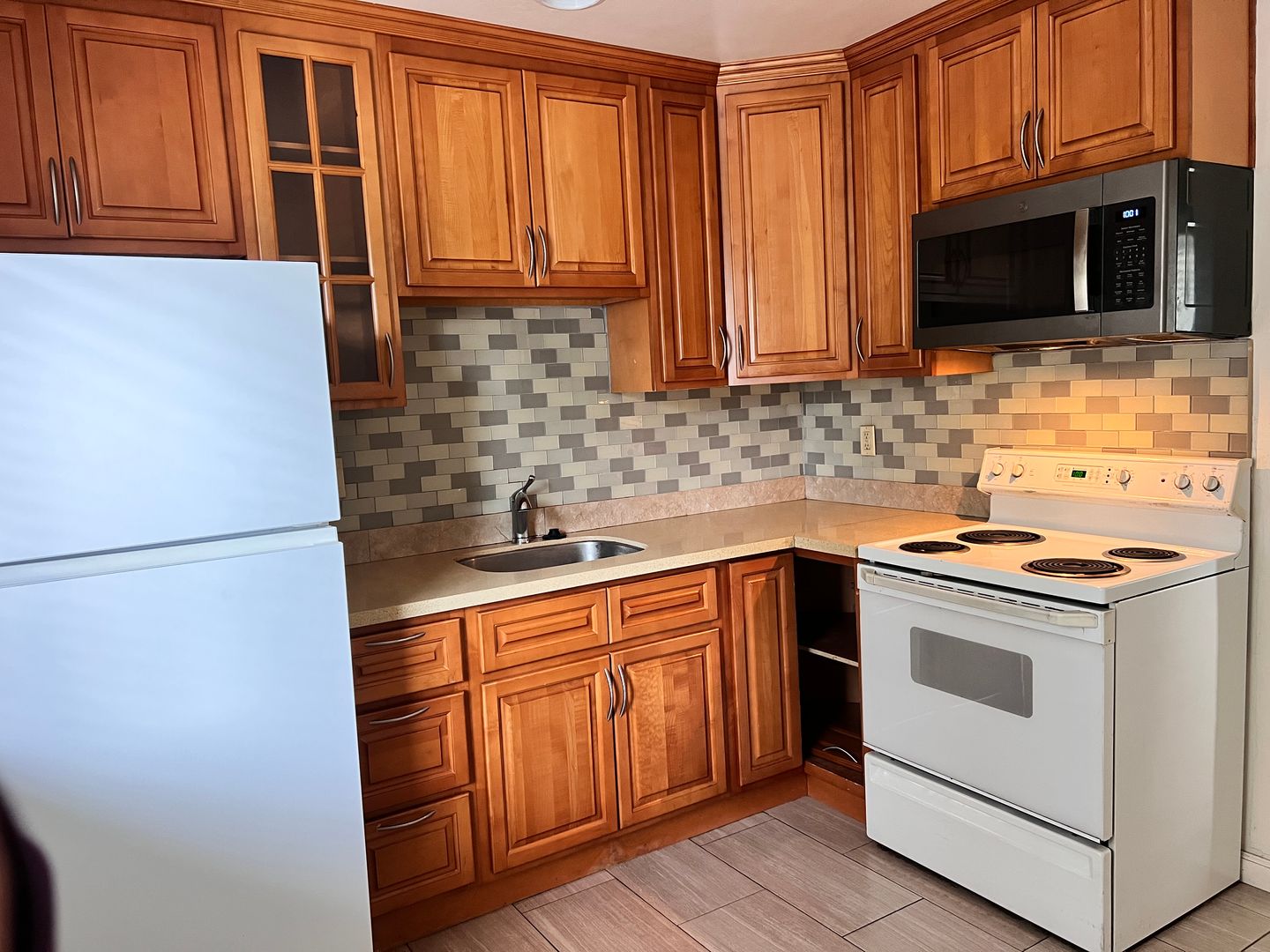 Sunnyvale Apartment: 986 Helen Avenue