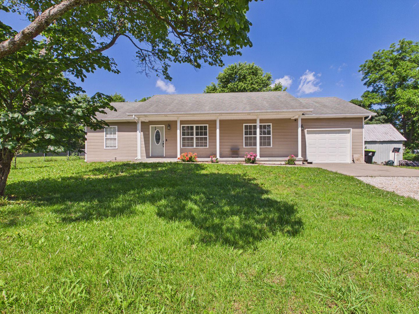 La Monte House: 604 S Main St