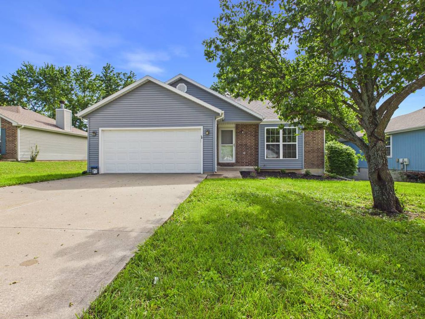 Warrensburg House: 1206 Foxridge Dr