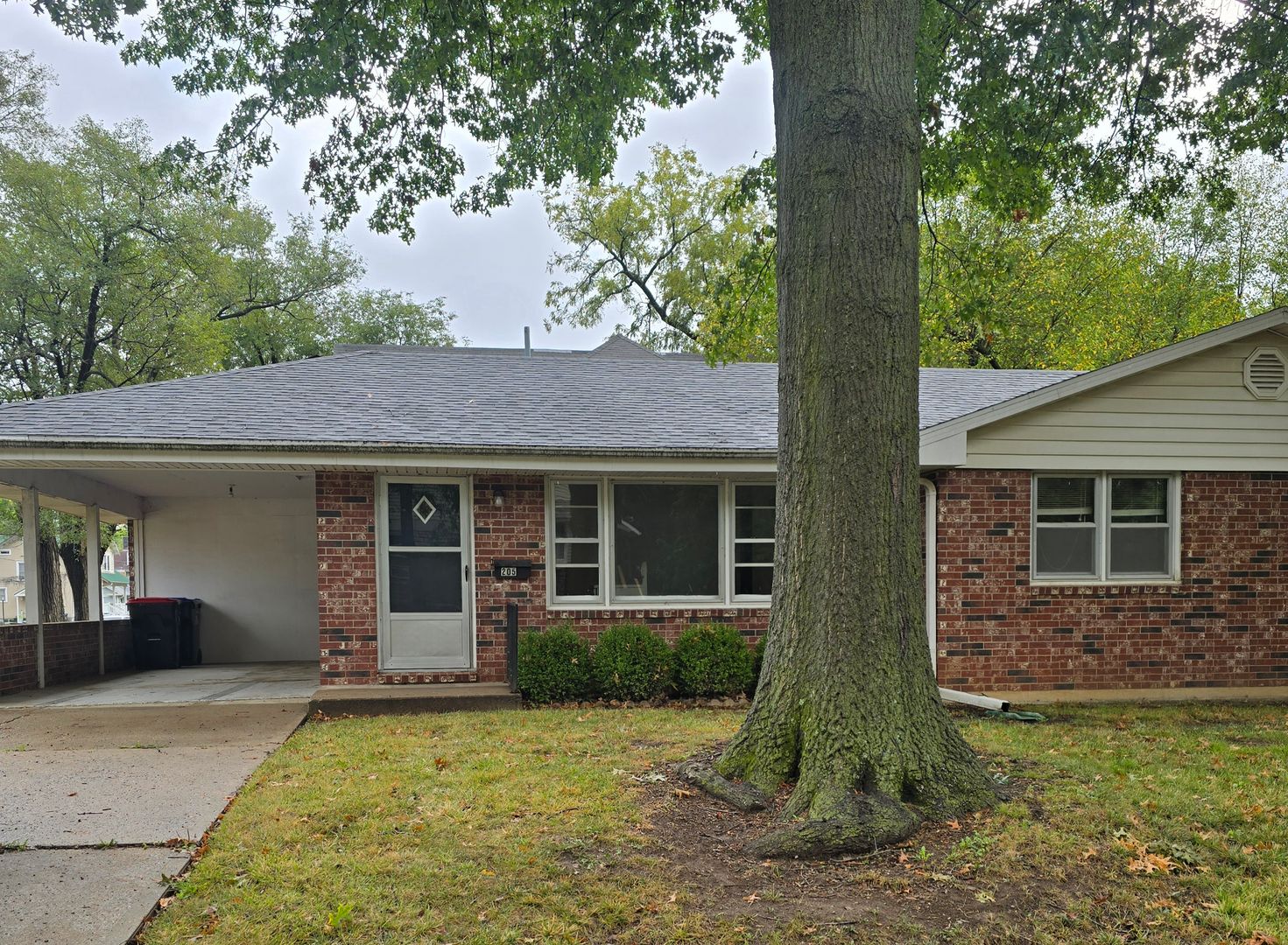 Warrensburg House: 205 N Charles St