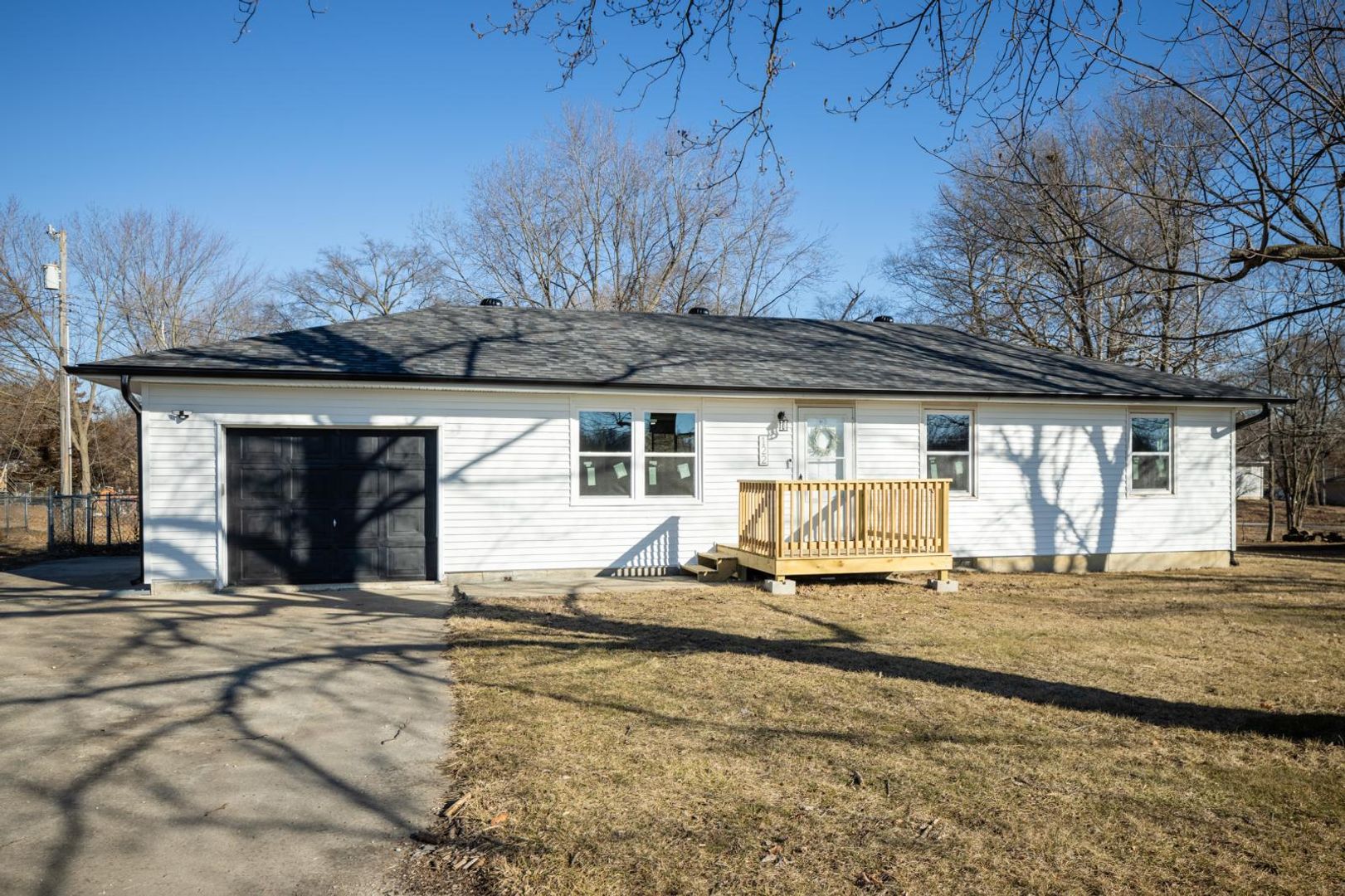 Windsor House: 122 Willa Lane