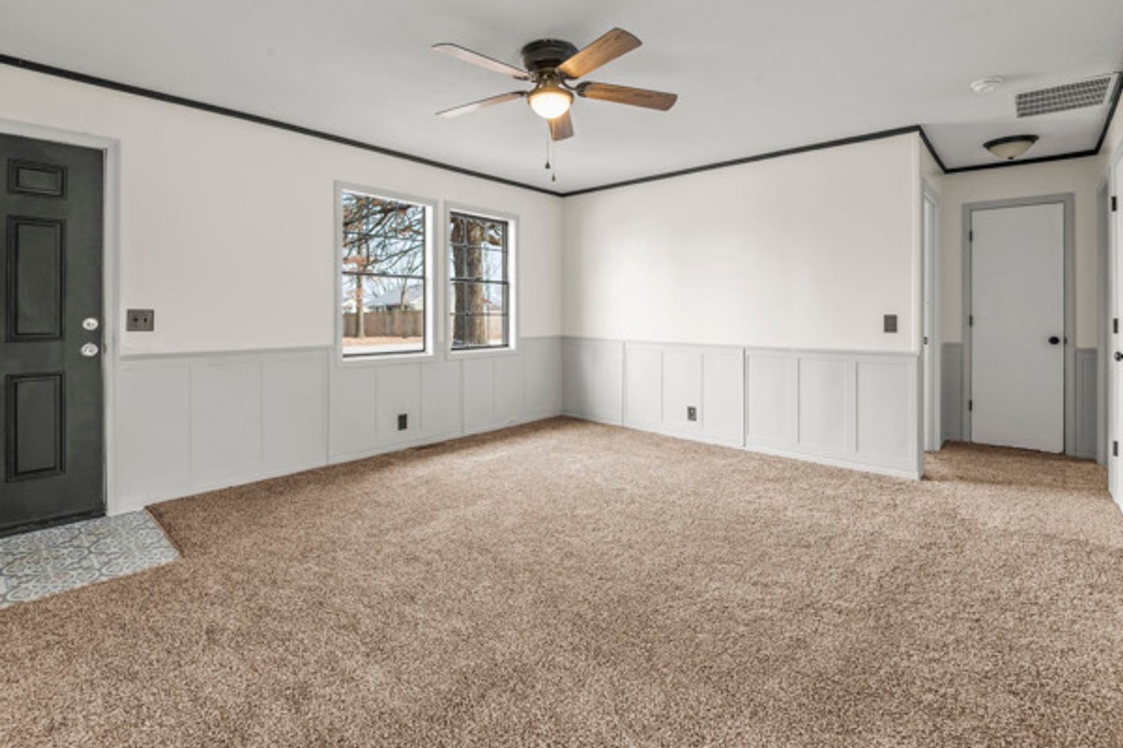 Warrensburg House: 246 SE 101 Rd