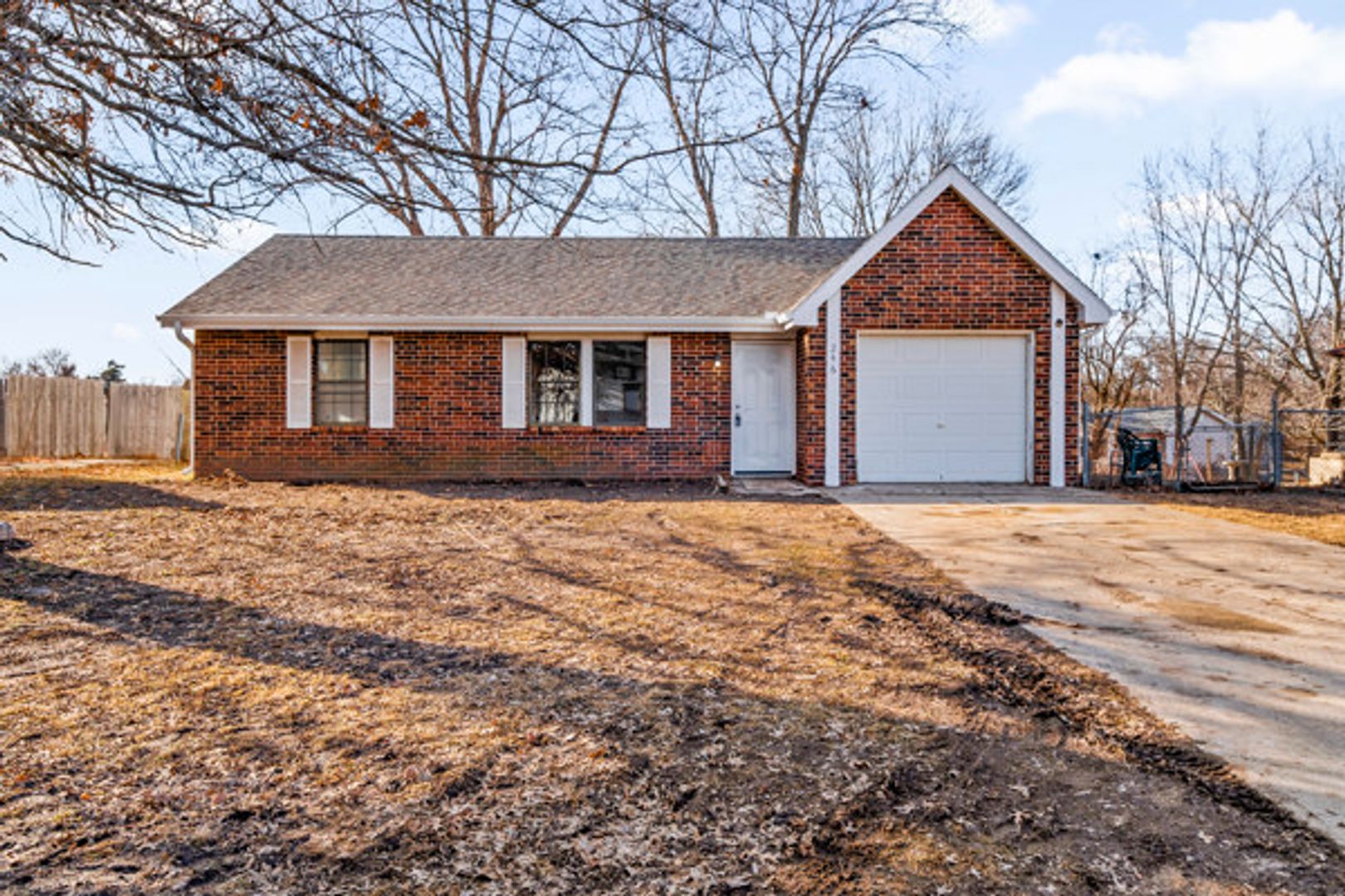 Warrensburg House: 246 SE 101 Rd