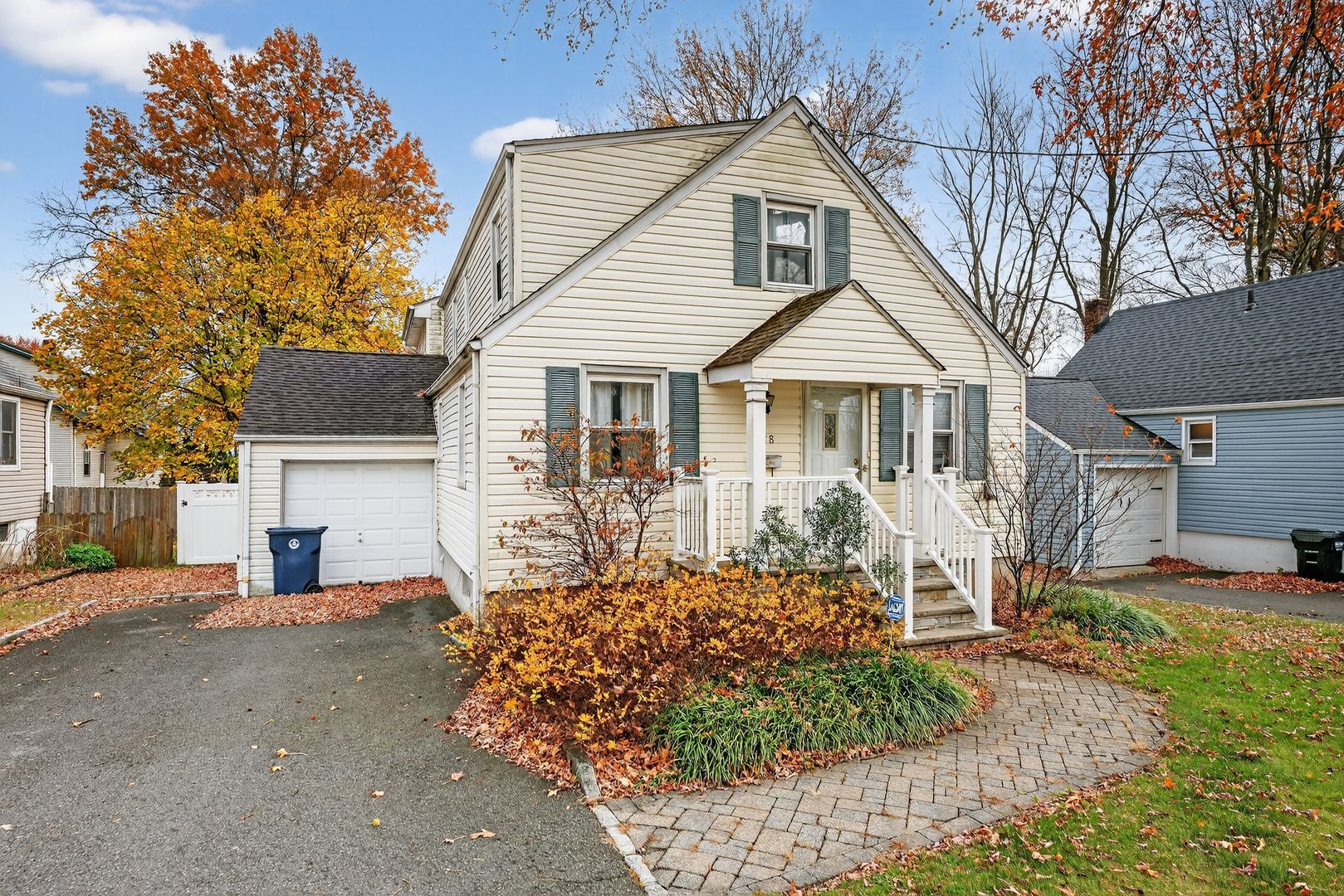 Fanwood House: 128 South Ave,