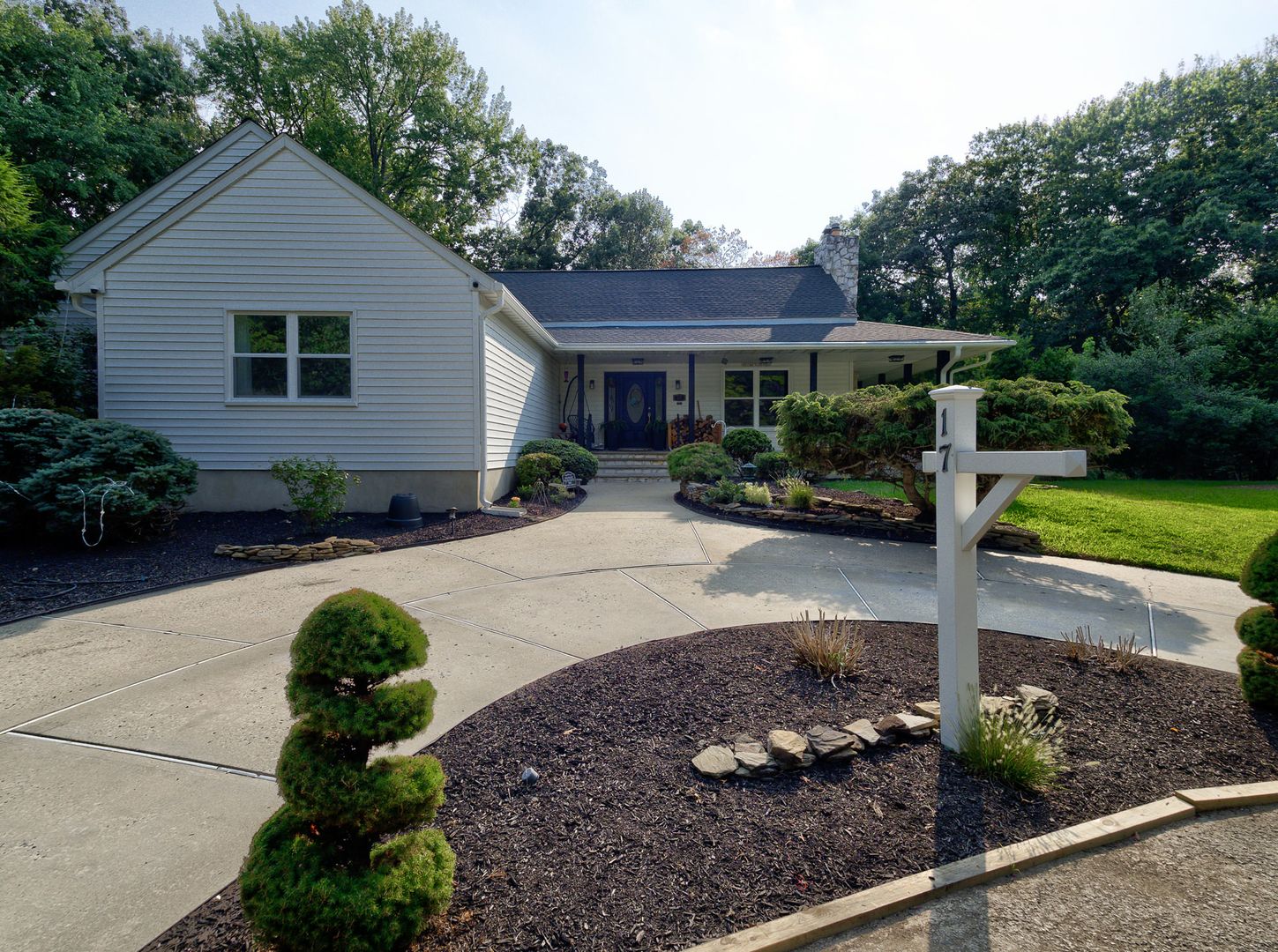 Morganville House: 17 Bauers Ln