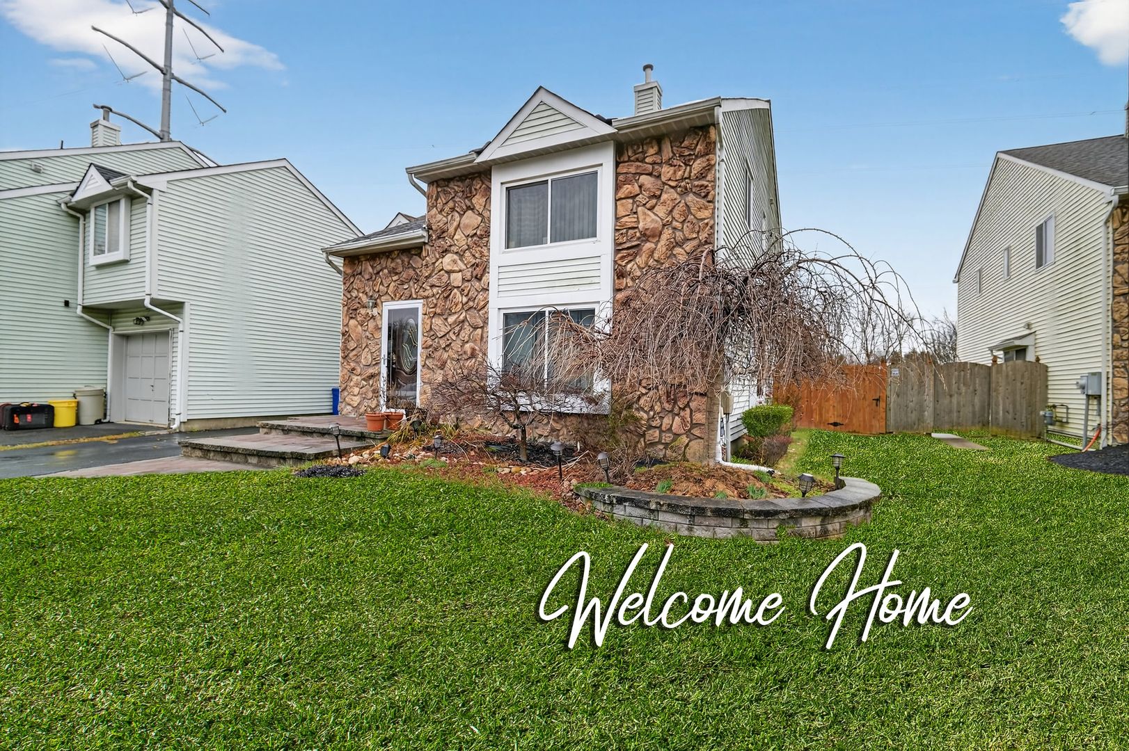 Dayton House: 34 Jeffrey Cir,