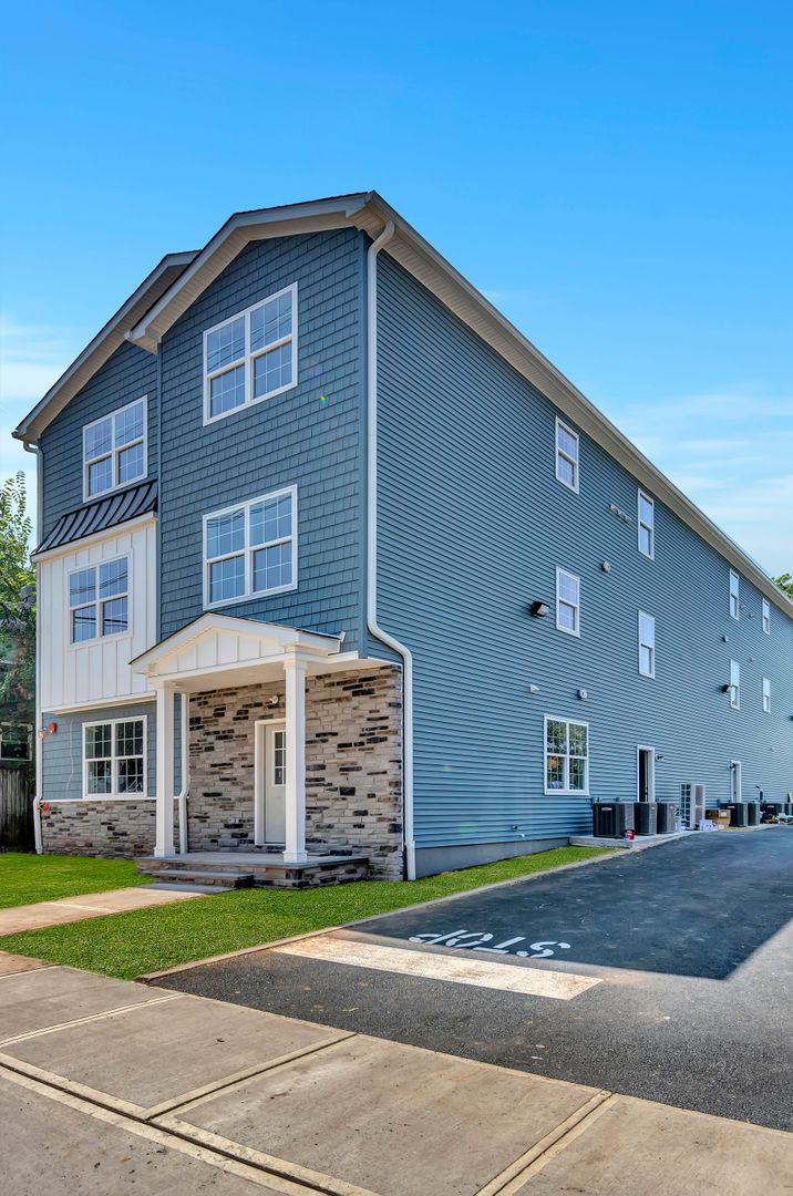 New Brunswick Apartment: 88 Louis St,