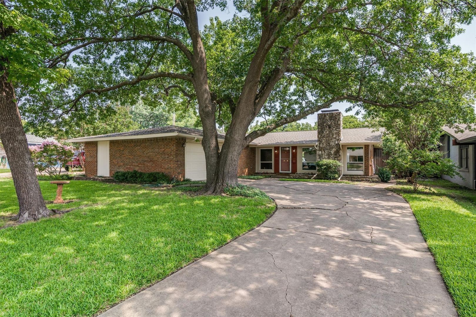 Richardson House: 919 Meadow View Dr