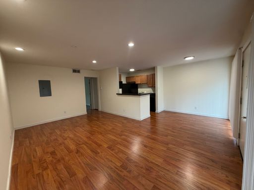 Light, Bright & Open 1 bed 1 bath in the Heart of Oaklawn! – photo 1