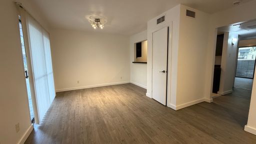 Heart of Oaklawn with Large Private Courtyard! – photo 1