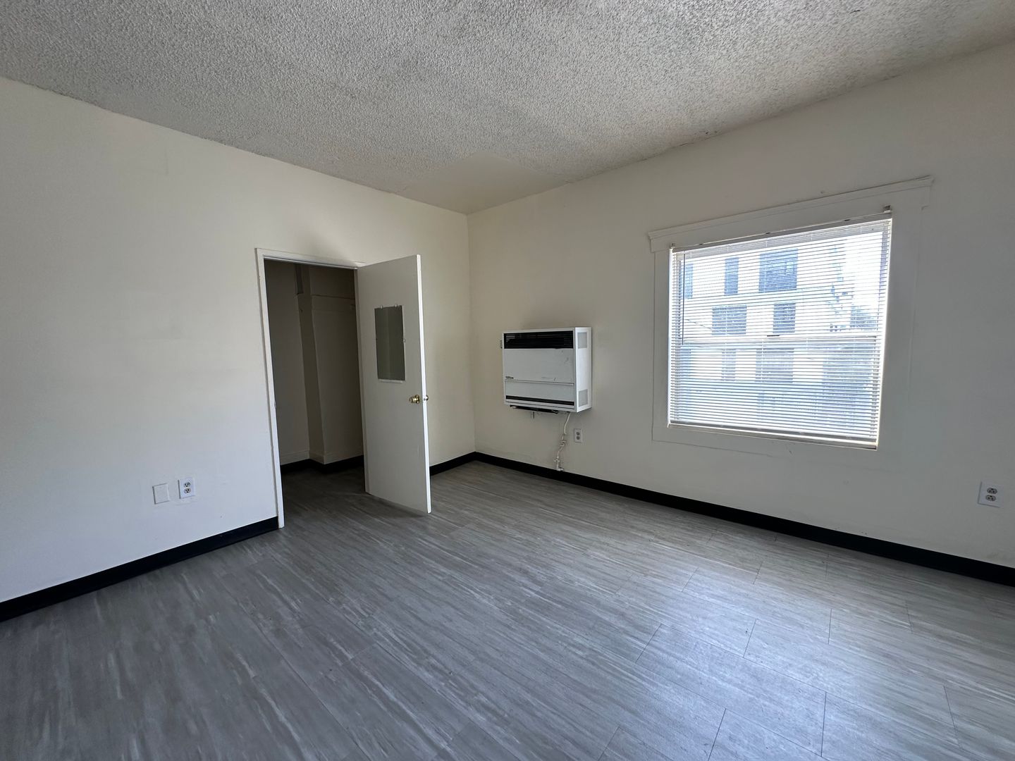 Los Angeles Apartment: 901 S Vermont Ave.