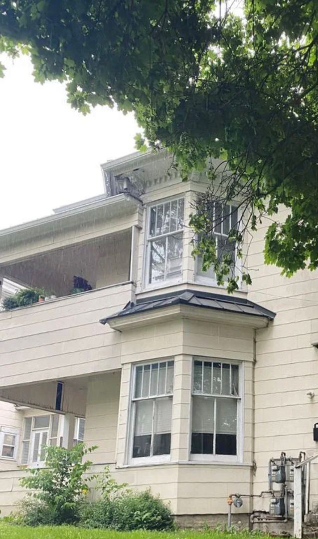 Lafayette Apartment: 216-218 Tinkler