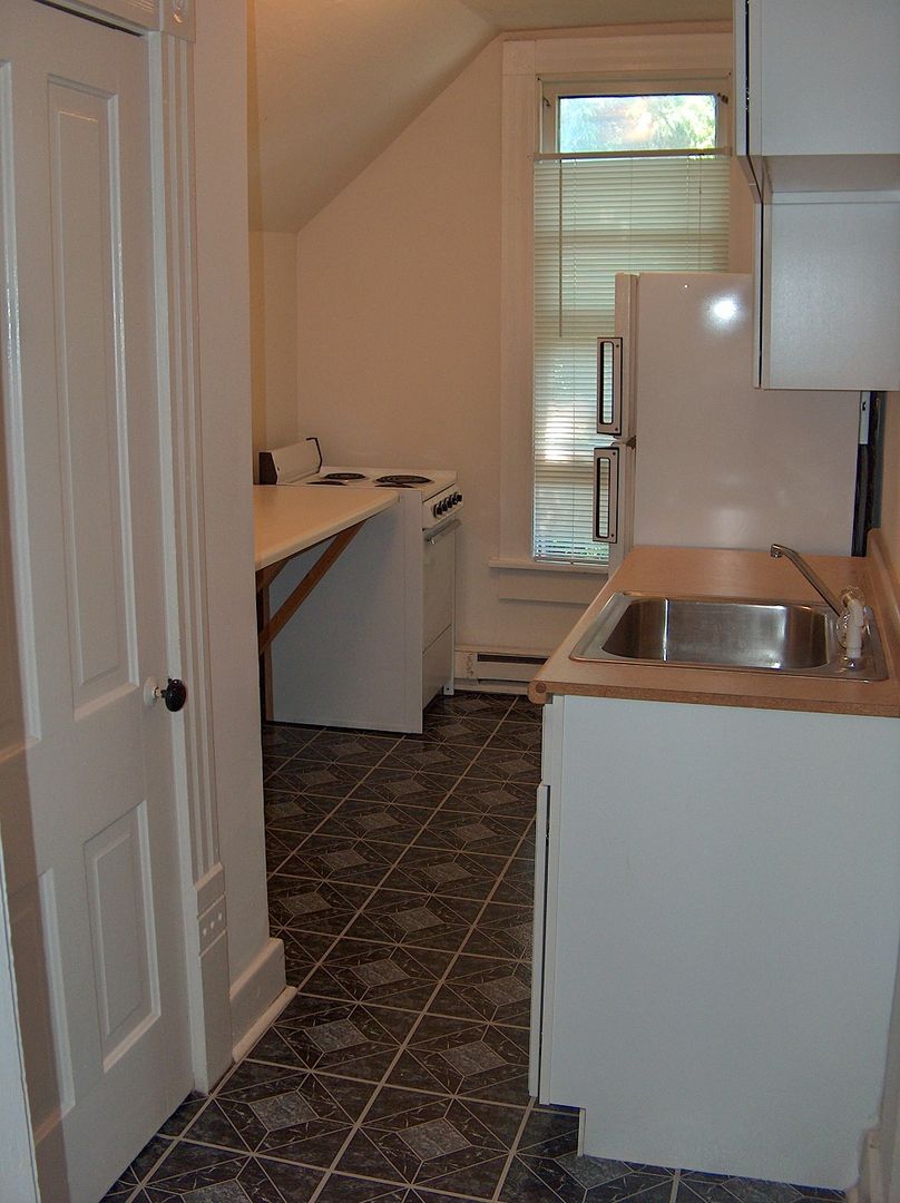 Lafayette Apartment: 718 Brown Street