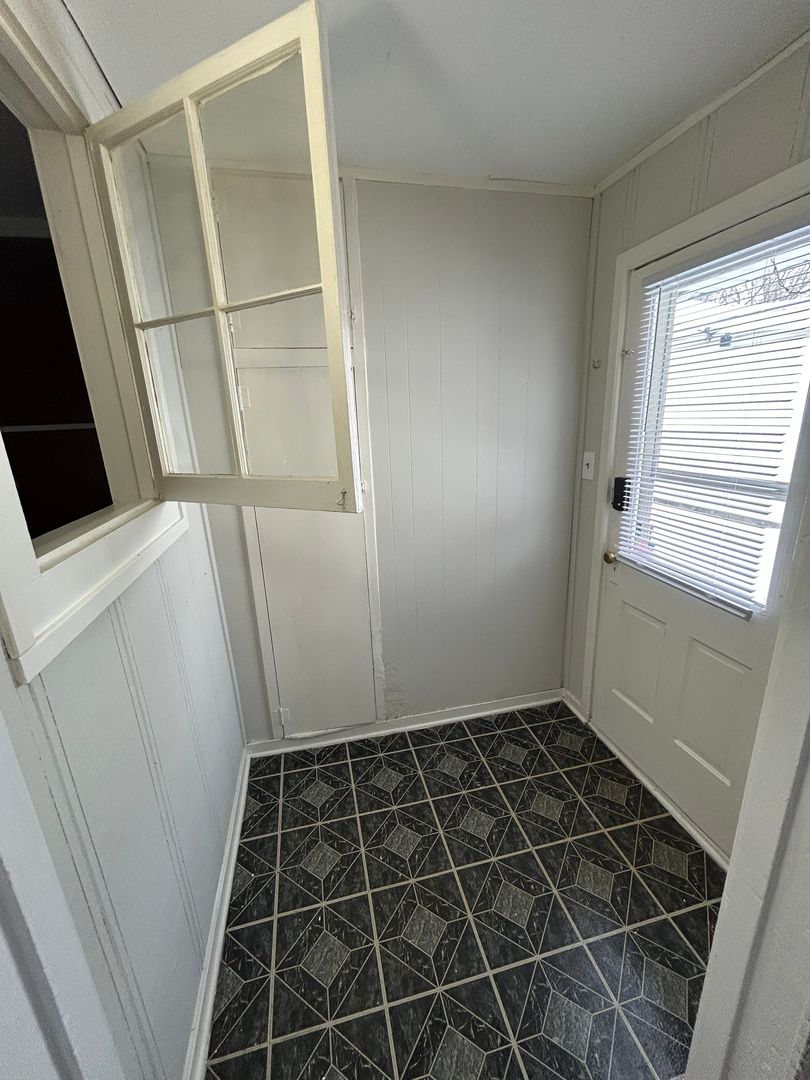 Lafayette Apartment: 910-914 N 11th Street