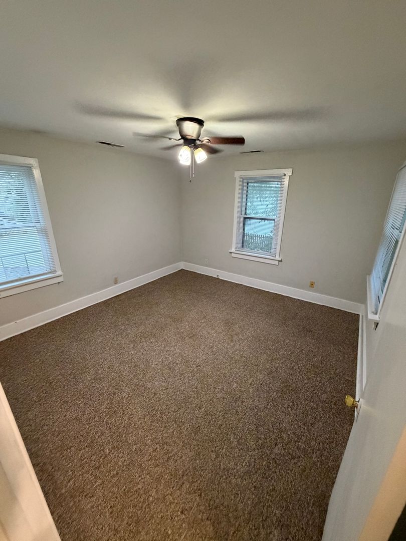 Lafayette Apartment: 910-914 N 11th Street